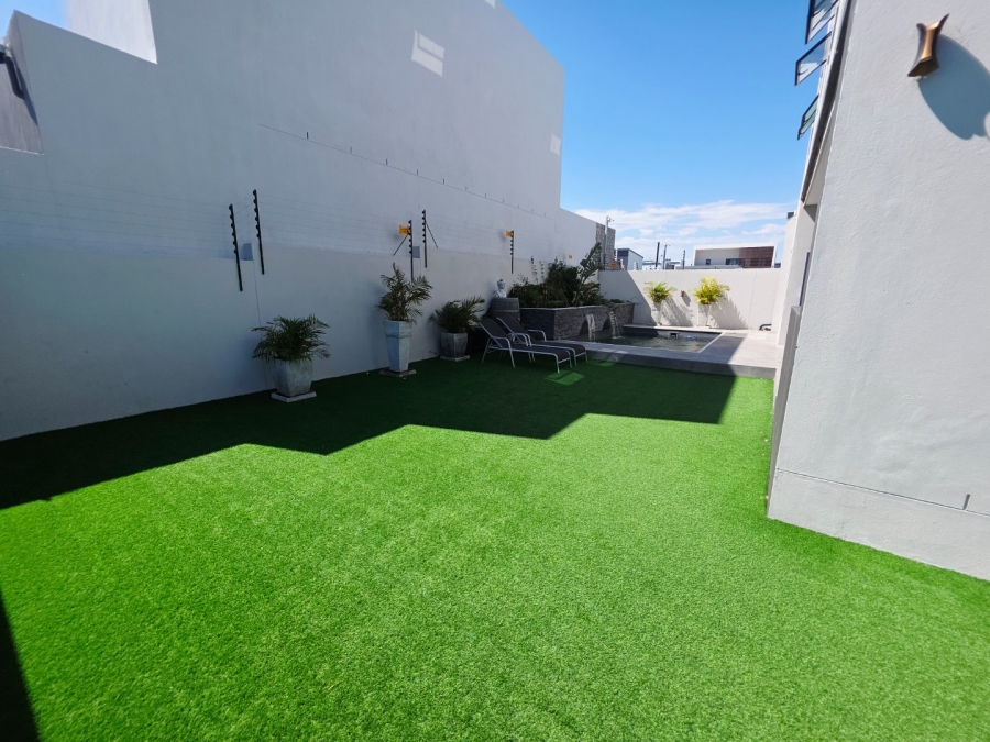 5 Bedroom Property for Sale in Sandown Western Cape